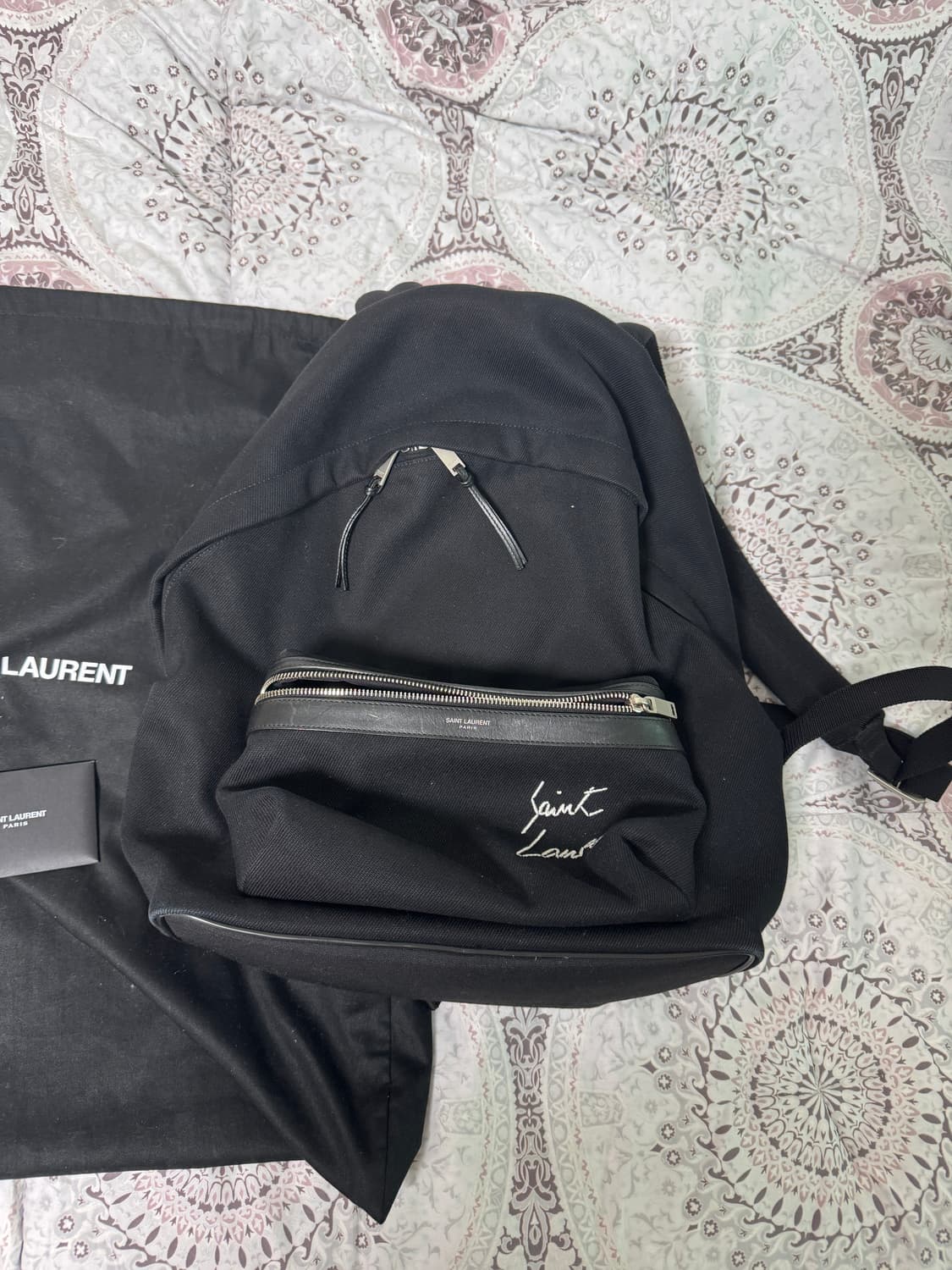 정품 생로랑 사인로고 시티 백팩 상품이미지1