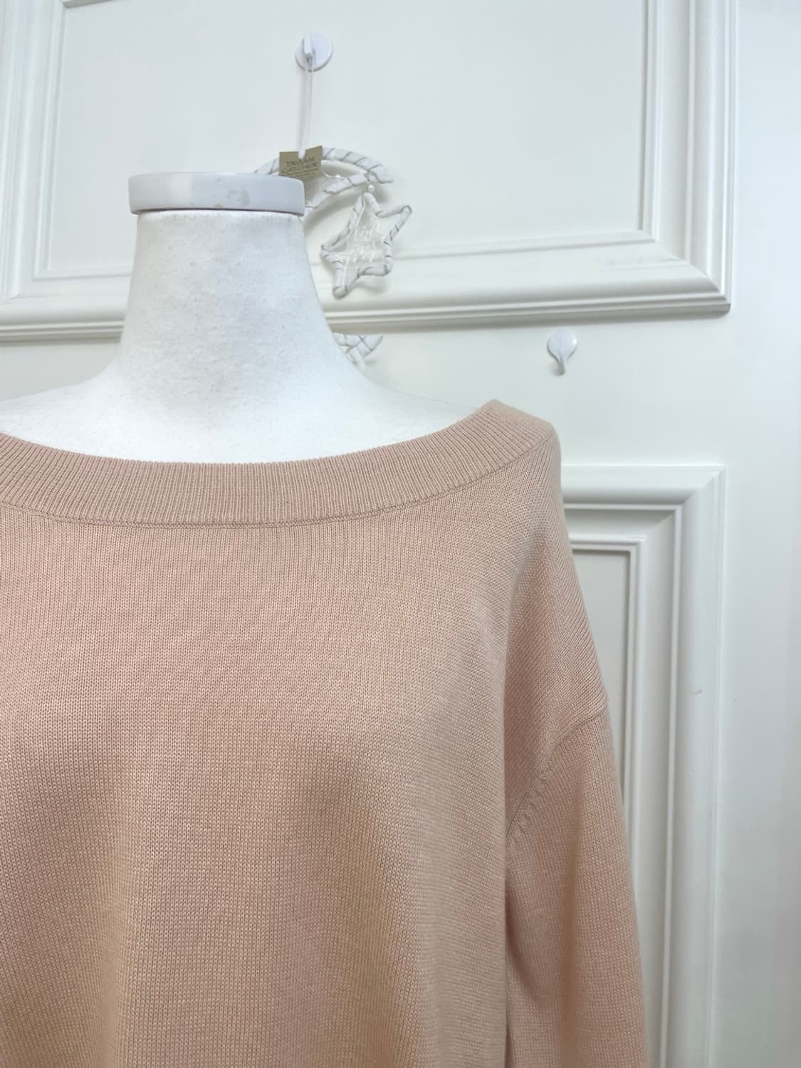 coral off-shoulder loose over knit top 상품이미지6