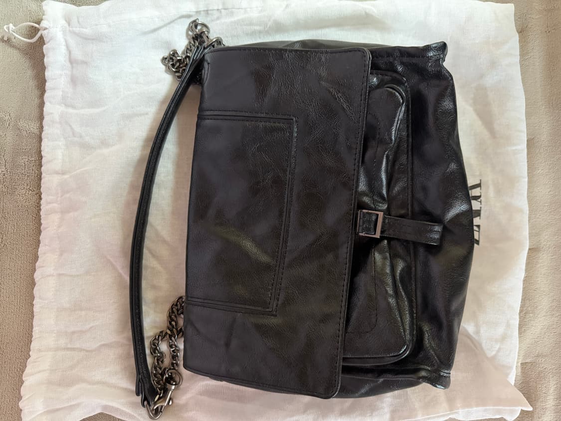 자라 링클 이펙트 락플랩 체인 숄더 크로스백 블랙 카즈하백 상품이미지2