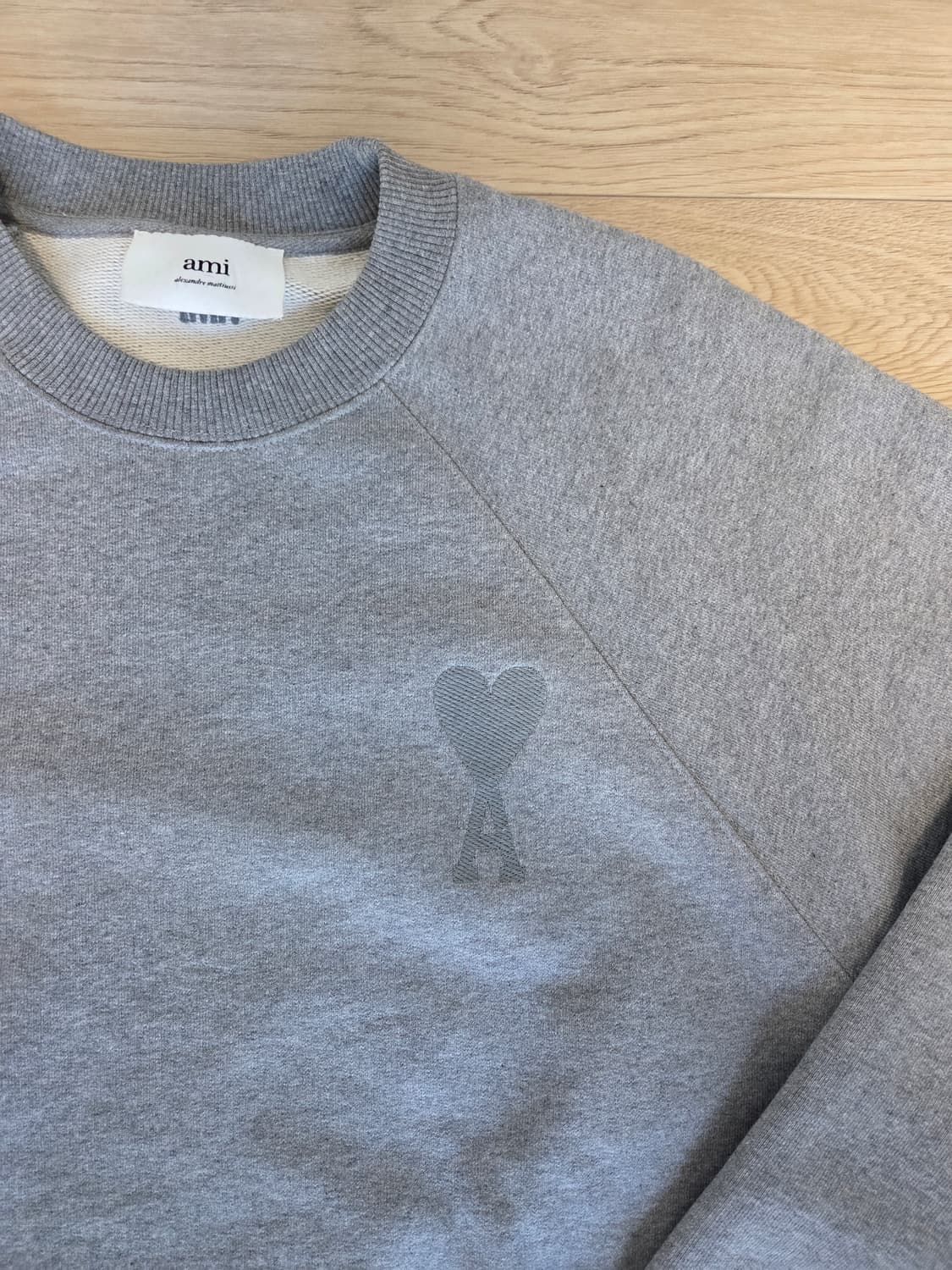 [L] 아미 빅하트 자수로고 맨투맨 상품이미지2