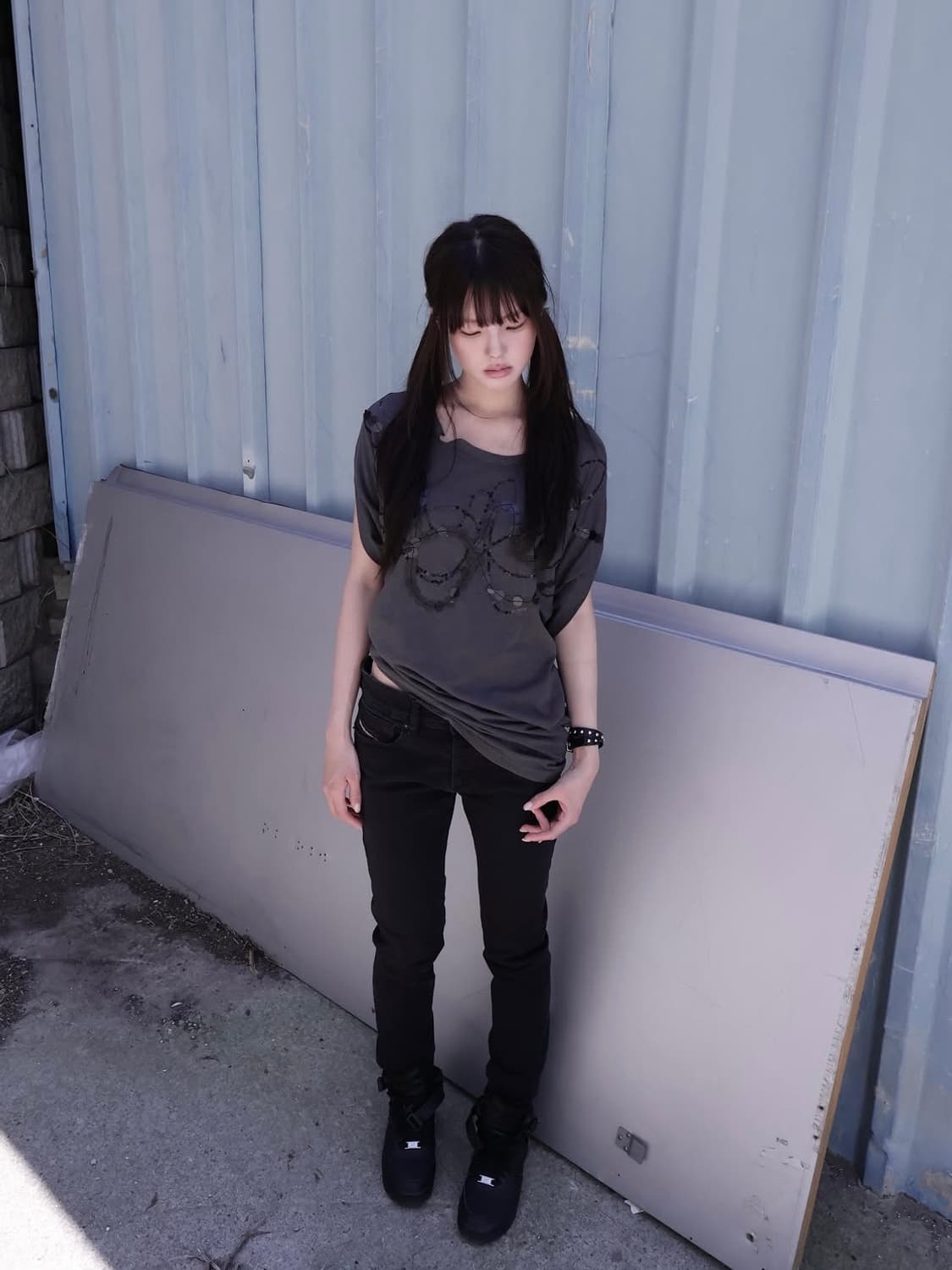 Batwing Top with Disc Accent  상품이미지3