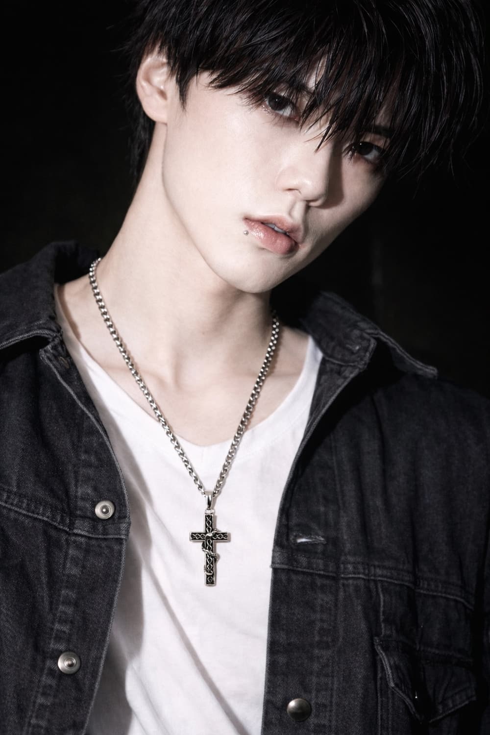 웨이브이 착용 스네이크 크로스 목걸이 상품이미지4