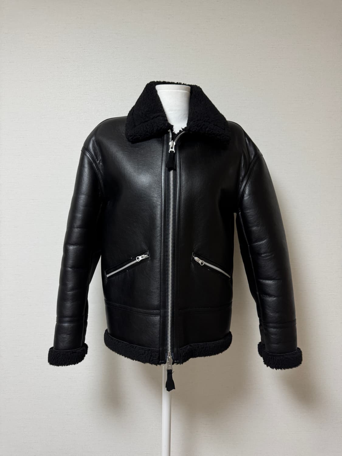 비바스튜디오) 블랙 무스탕 자켓 상품이미지1