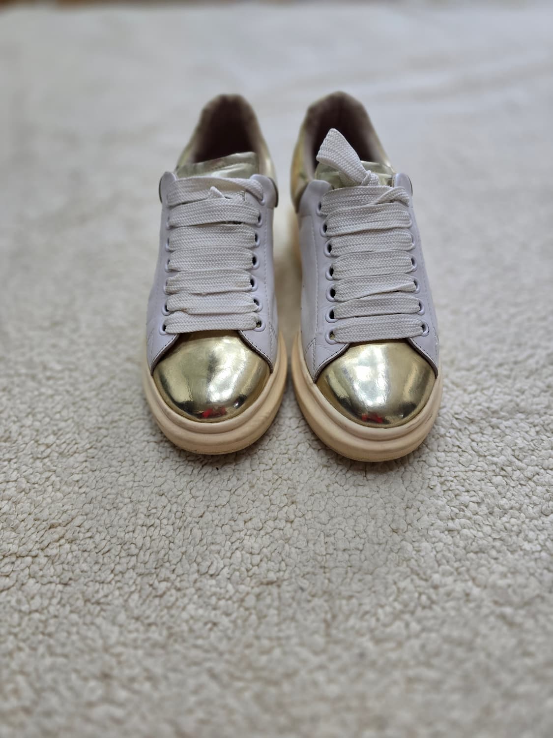 알렉산더맥퀸 오버솔 스니커즈 골드 사이즈250 상품이미지2