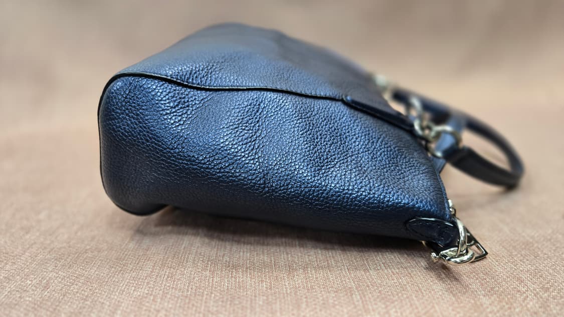 코치정품 - 메탈릭 퍼플레더 미니 켈시 새첼 크로스바디 상품이미지5