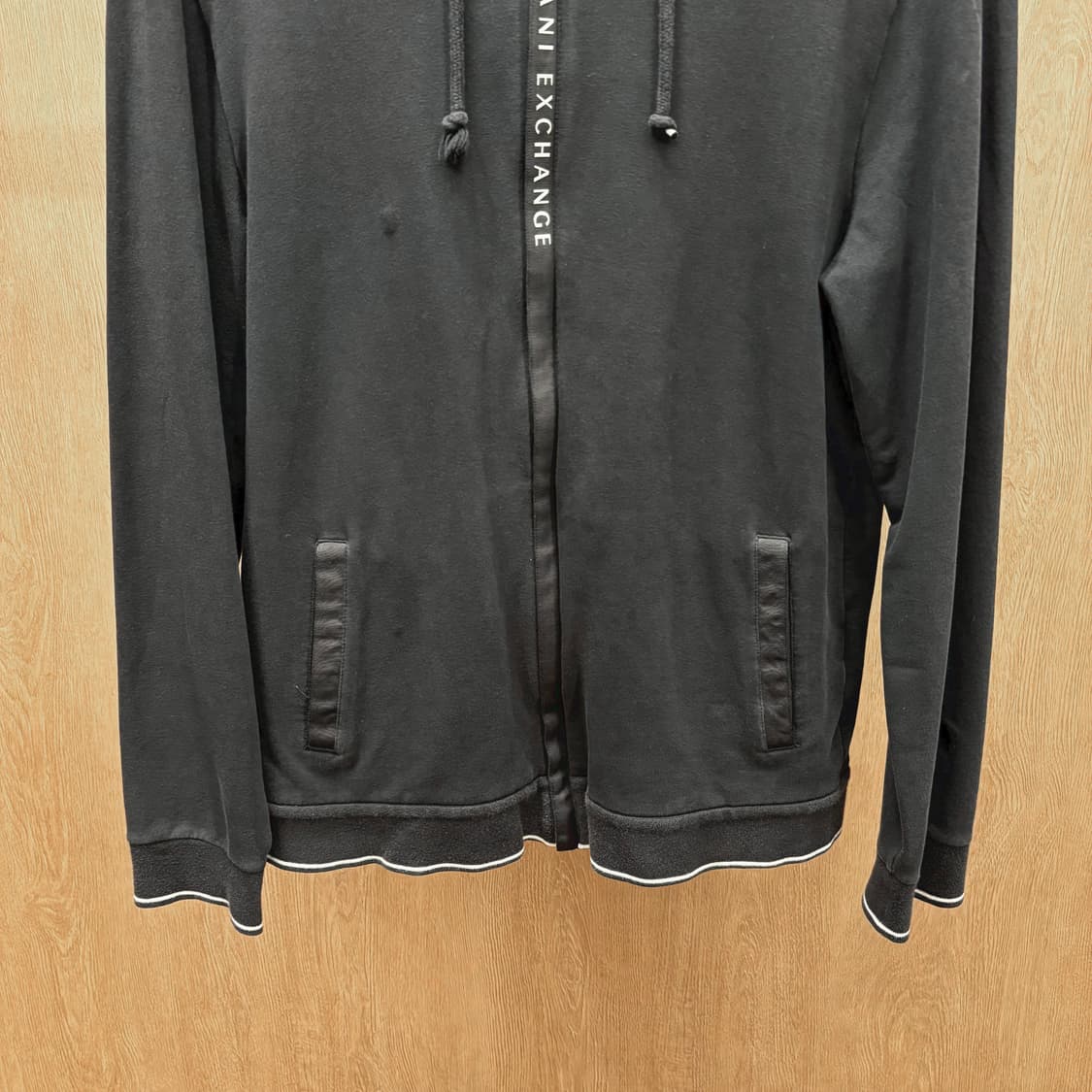 아르마니 익스체인지 긴팔 후드 집업 로고 프린팅 플래킷 디테일 블랙 상품이미지5