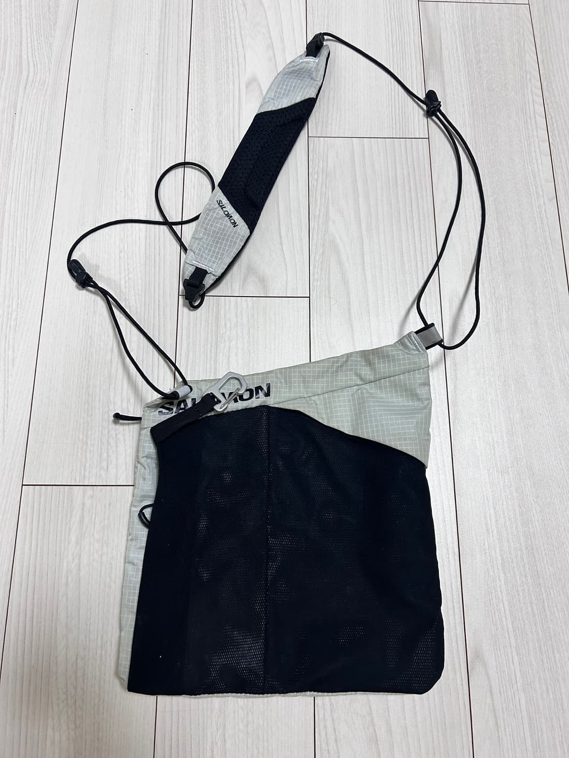 살로몬 크로스백 미니백 상품이미지1