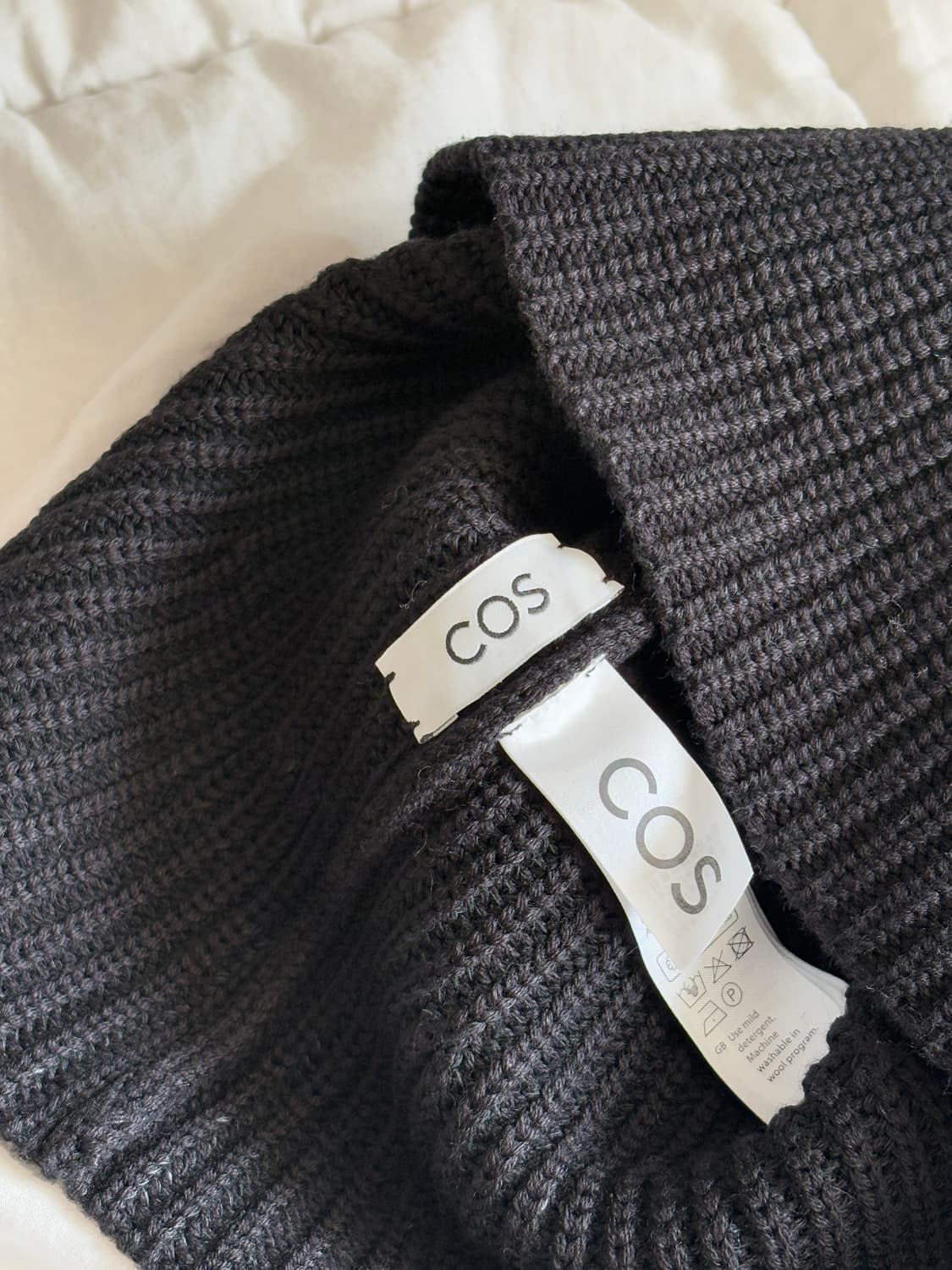 COS 여성 니트 버킷햇 블랙 상품이미지3