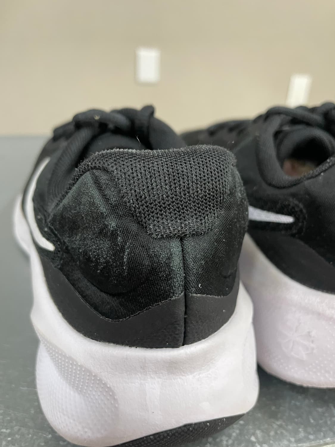 나이키 레볼루션7 블랙 화이트 250 상품이미지7