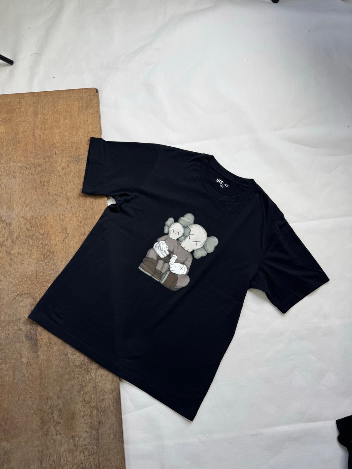 uniqlo x kaws 유니클로 카우스 프린팅 반팔 상품이미지2