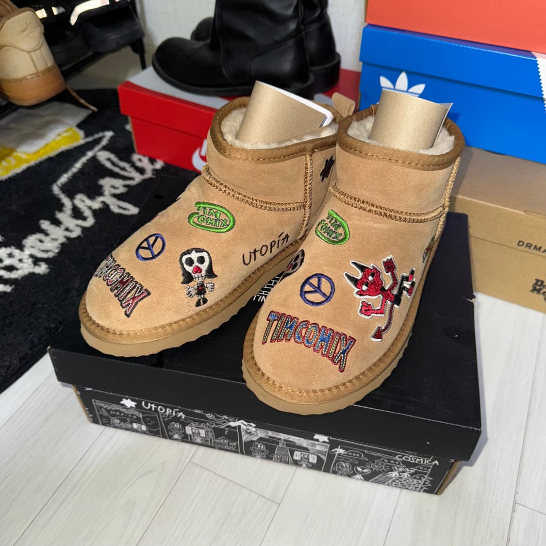 새상품) 팀코믹스 코스믹 그래픽 어그부츠 카라멜240 상품이미지1