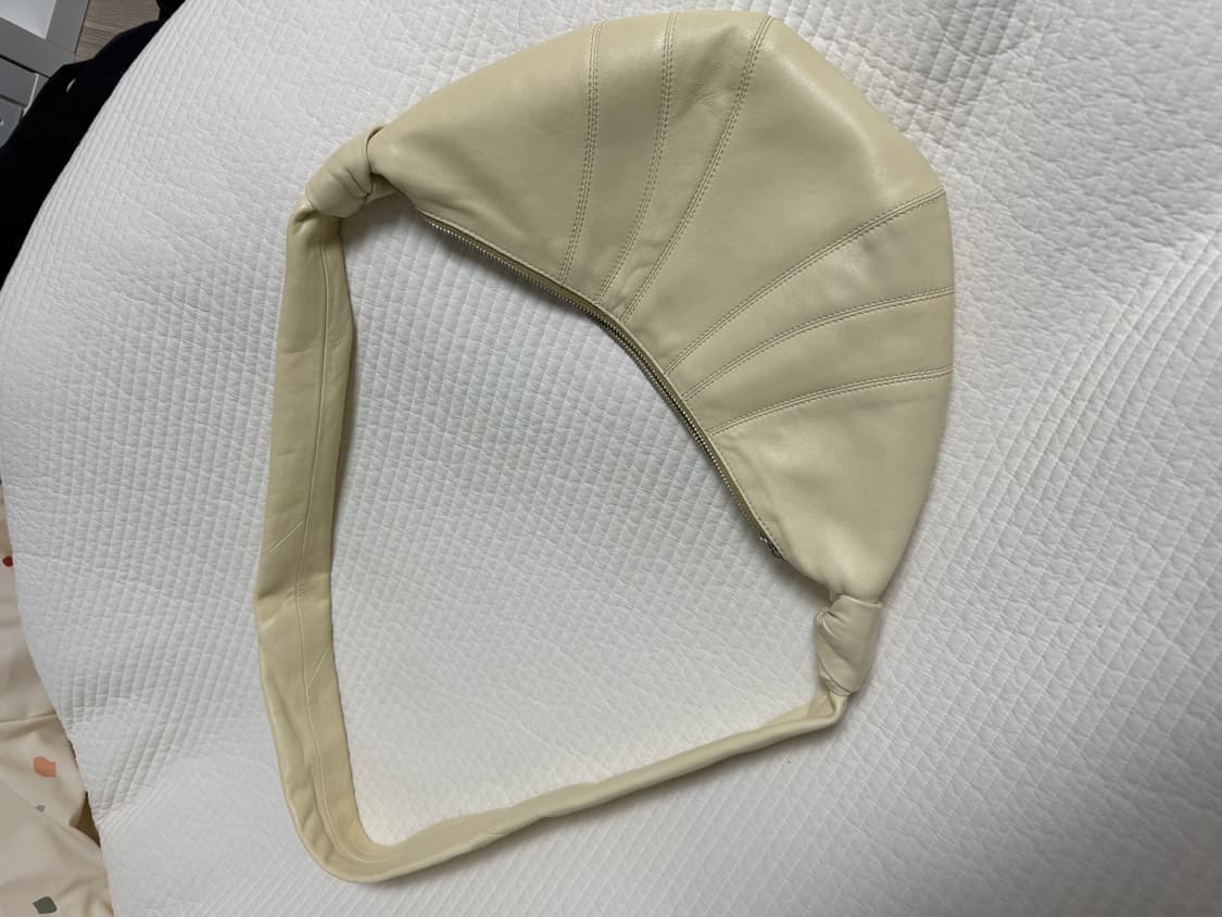 르메르 크로와상 아이보리 스몰 상품이미지2