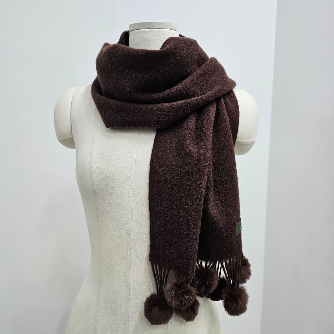 브라운 울 폼폼 트리밍 숄 머플러 상품이미지2