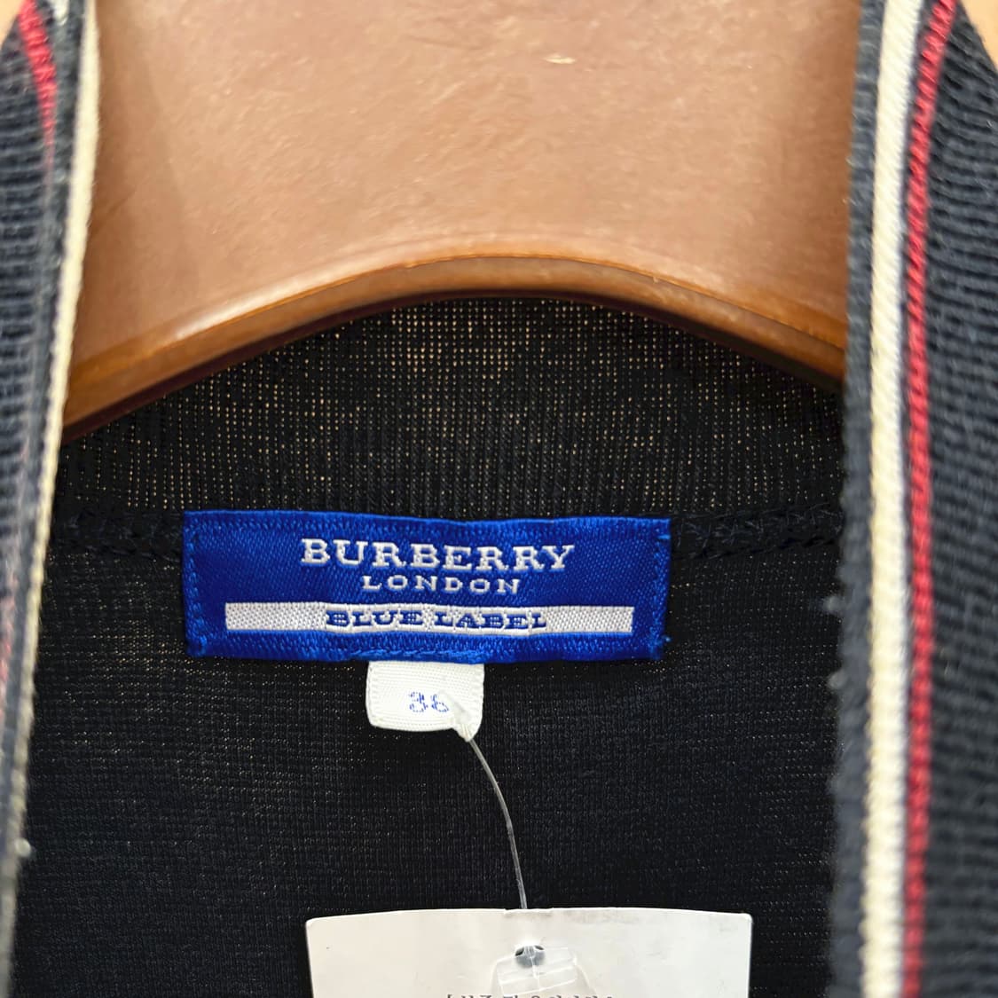 버버리 블루 라벨 하이넥 집업 스웻 자켓 로고 자수 스트링 디테일 블랙 상품이미지7