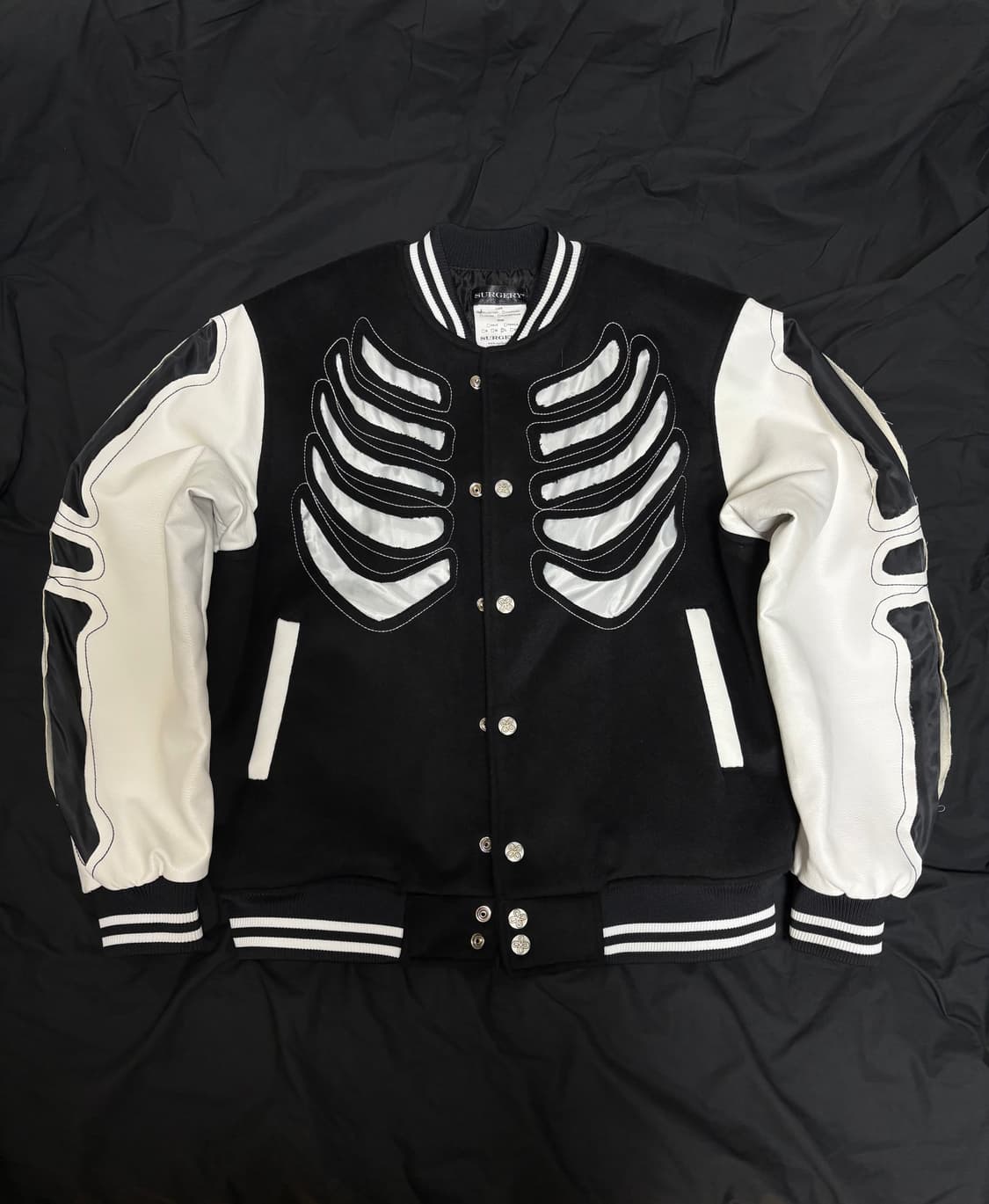 써저리 본커팅 바시티자켓 초판 L 사이즈 판매합니다. 상품이미지2