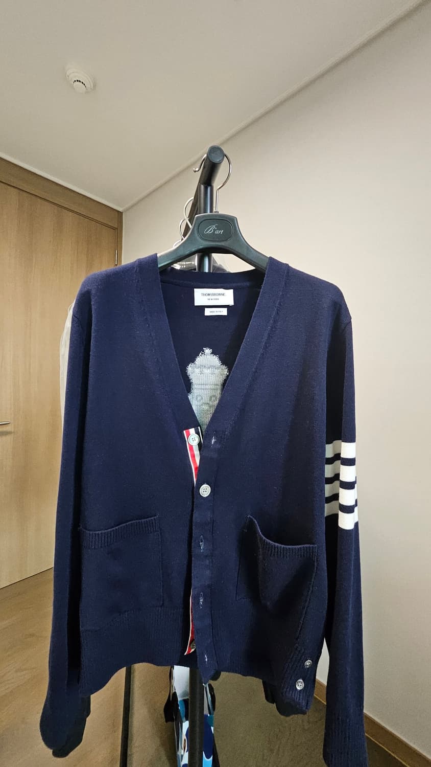 {셀렉 상품}(무료배송) 톰브라운 넛크래커 메리노 울 사선 가디건 네이비 상품이미지1