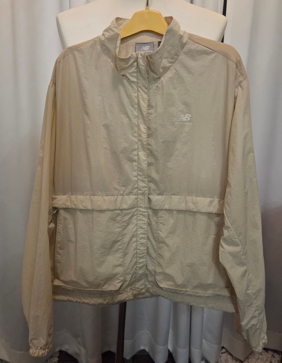 뉴발란스 액티브 크롭 바람막이 상품이미지1