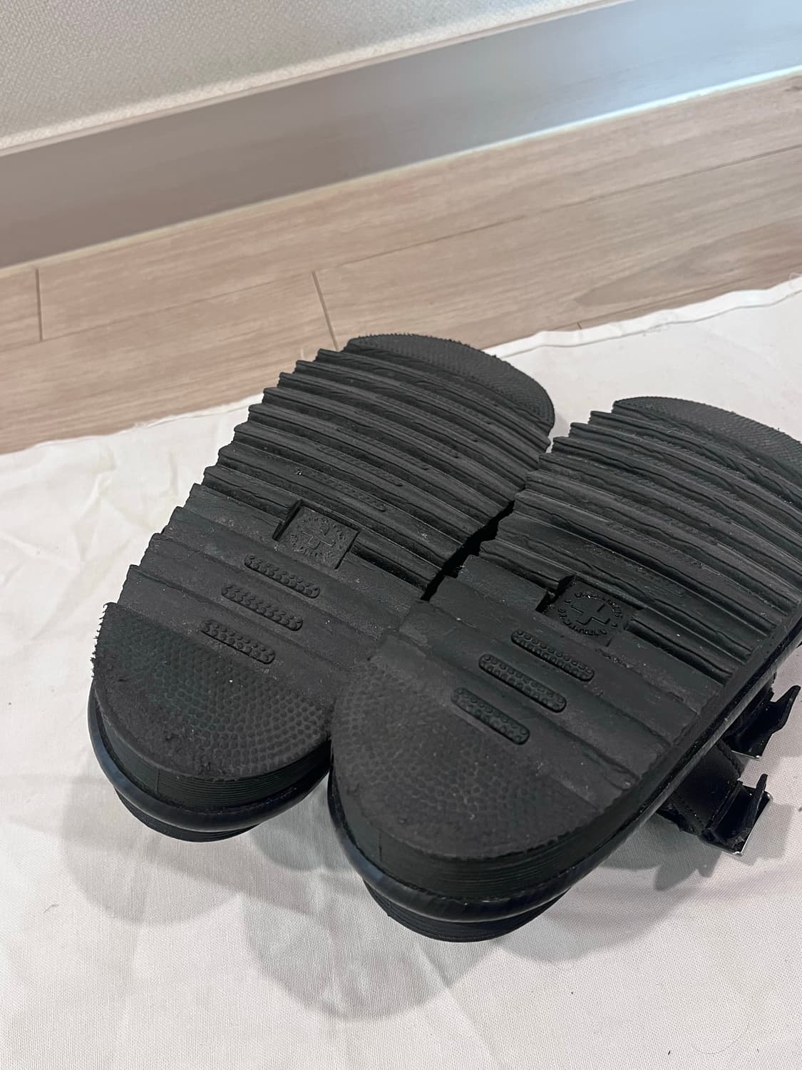 닥터마틴 블레어 하이드로 슬리퍼 37 230사이즈 상품이미지3