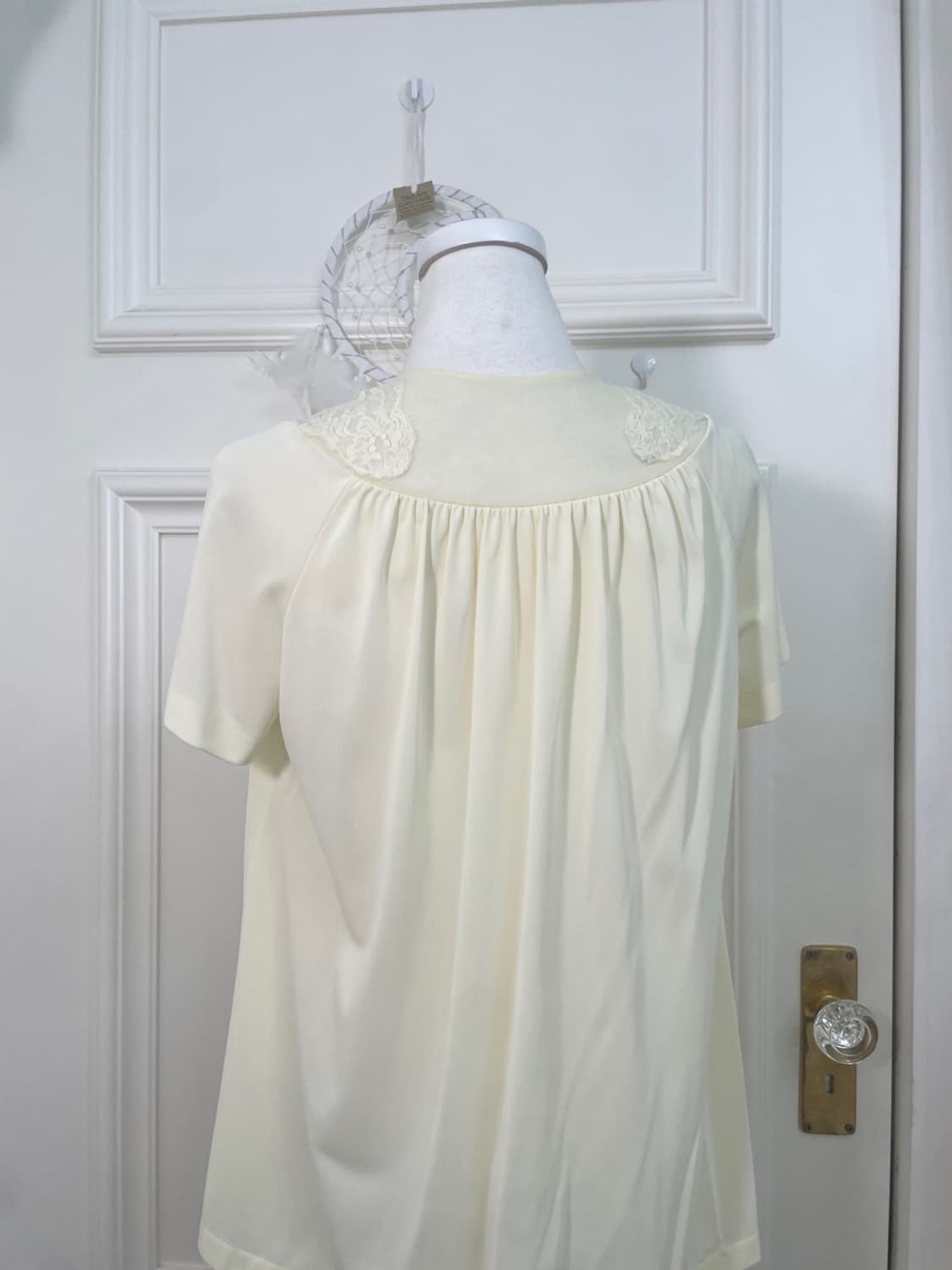 light yellow lace embroidery half blouse 상품이미지4