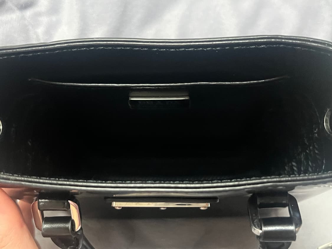 프라다 브러쉬드 카프스킨 도트백 스몰 블랙 상품이미지10