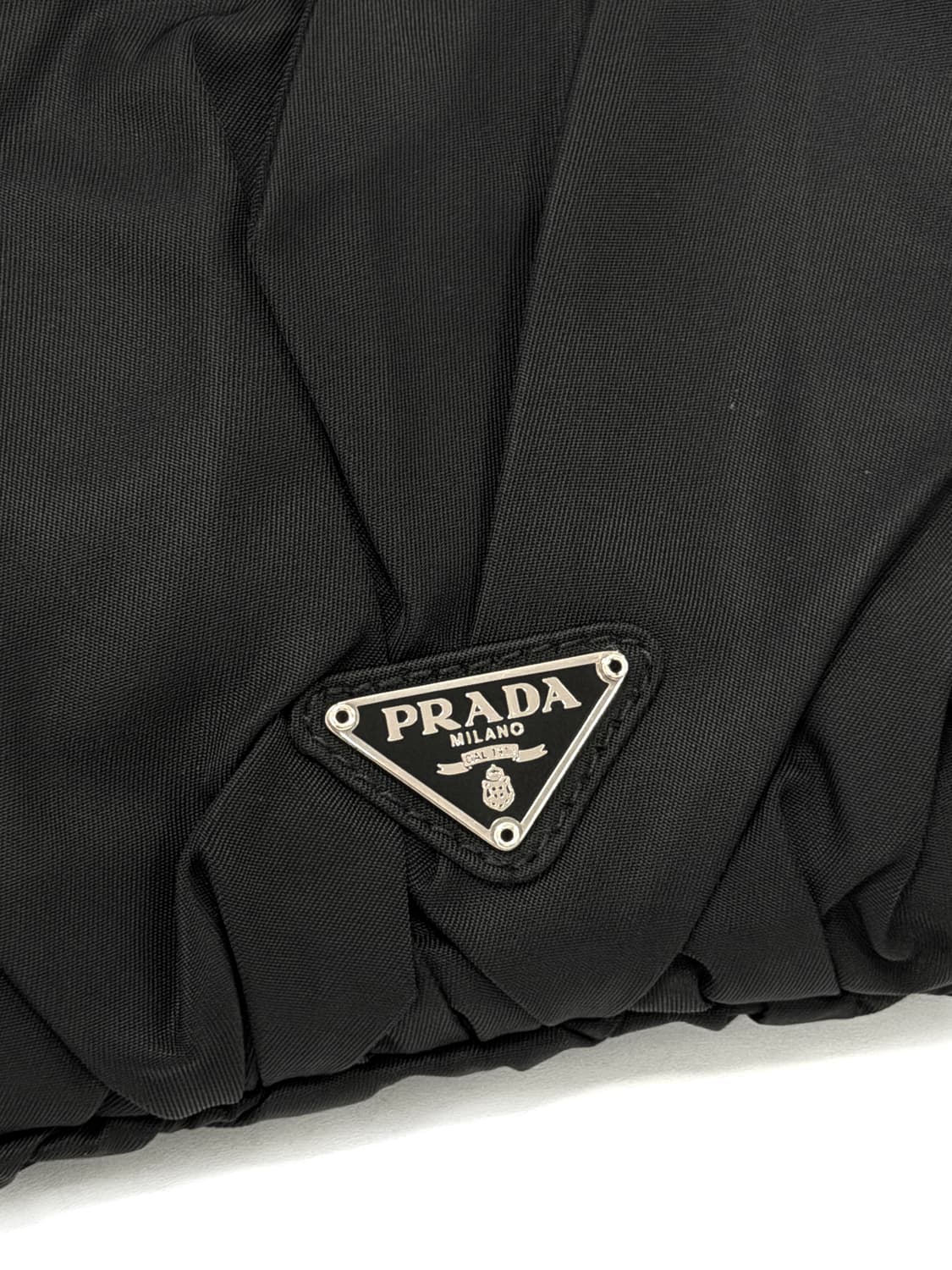 프라다 개더드 나일론 클러치 상품이미지4