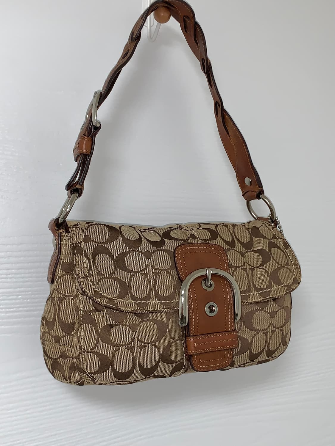 Coach signature buckle shoulder bag 상품이미지1