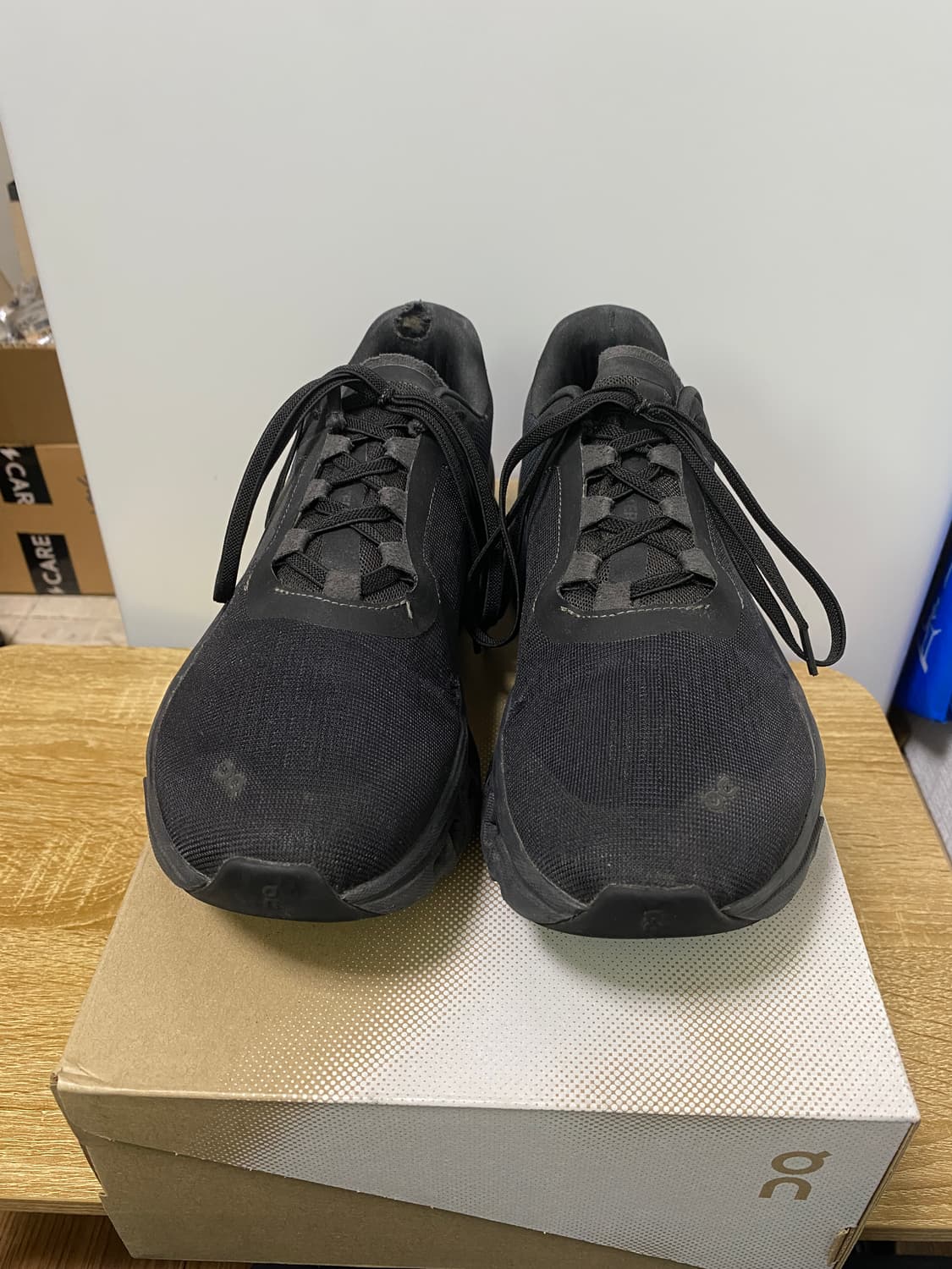 온러닝 클라우드 몬스터 올블랙 250 판매합니다. 상품이미지3