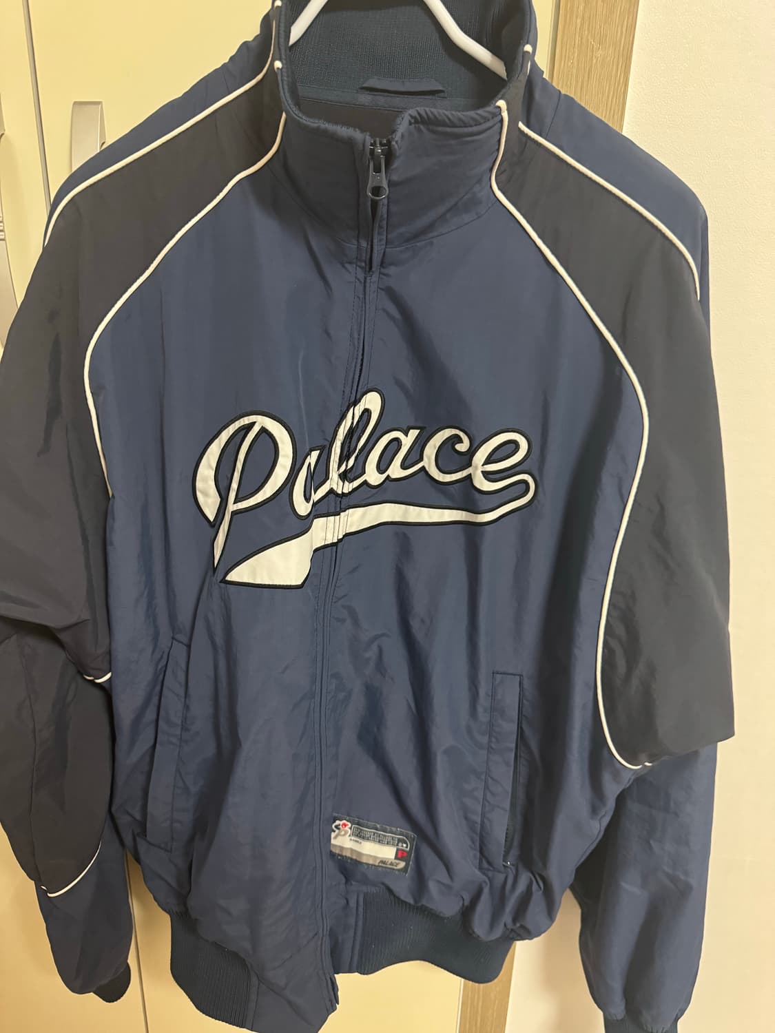 팔라스 스포츠 스크립트 자켓 판매합니다 상품이미지1