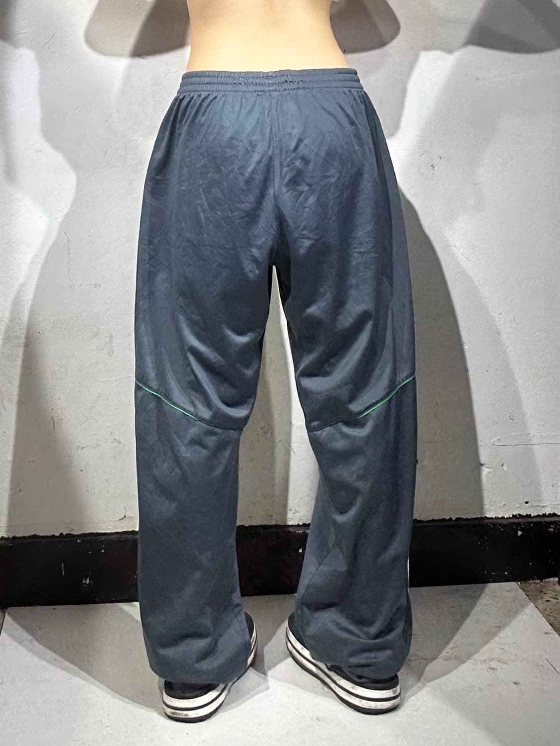 아디다스 차콜 화이트 삼선 와이드 팬츠 M 상품이미지3
