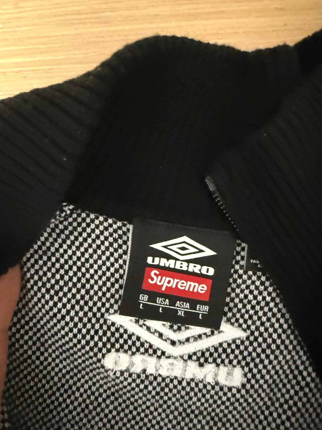 슈프림 엄브로 니트집업 상품이미지3