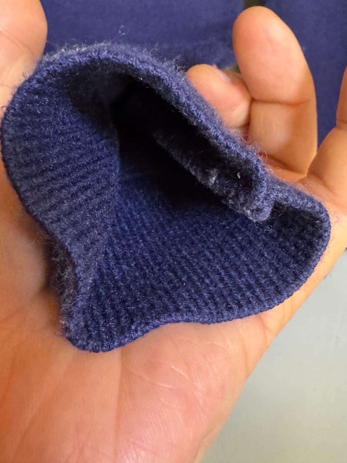 아미 네이비 하트 로고 스웨터 상품이미지9