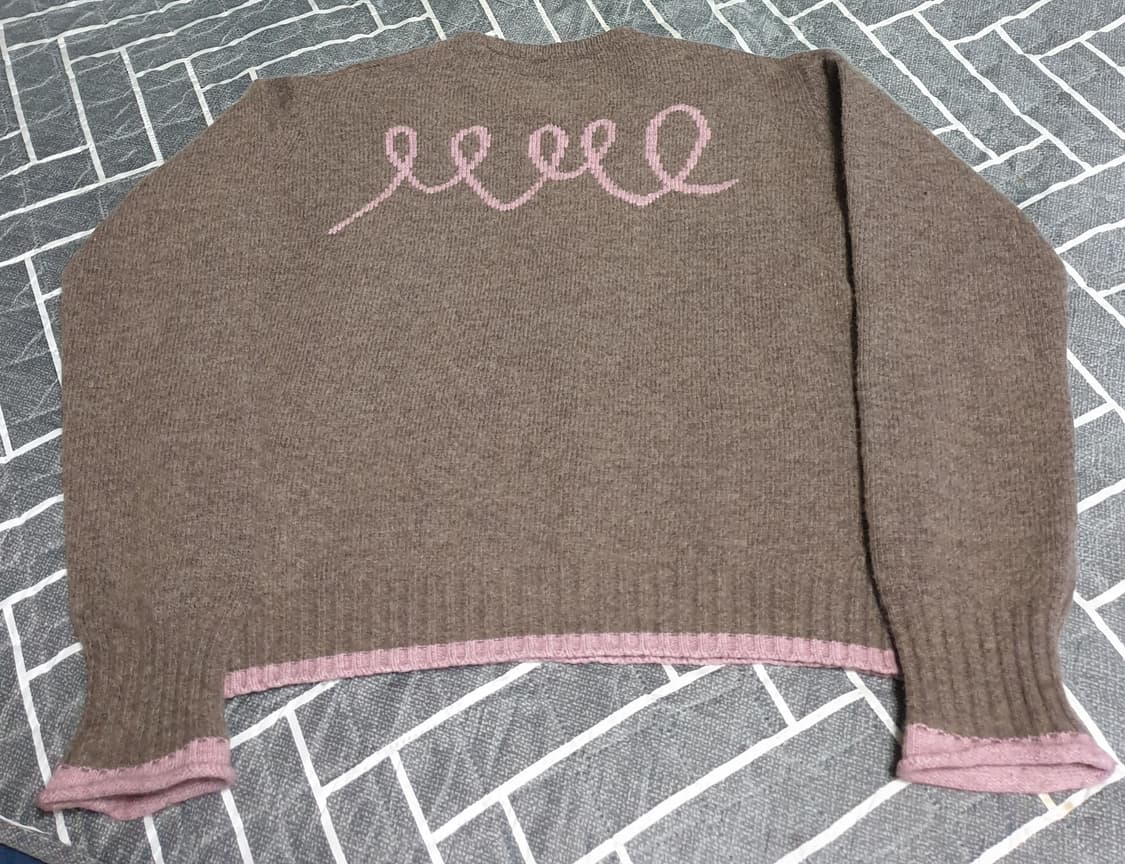 에메모가든 (캐시미어,메리노울 혼방) 에메모라인로고 니트 브라운 (F) 상품이미지1