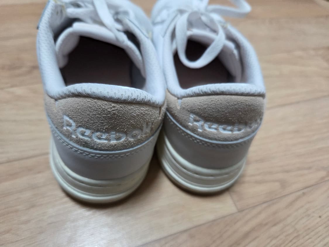 리복 코트 피크 베이지 260팝니다 상품이미지3