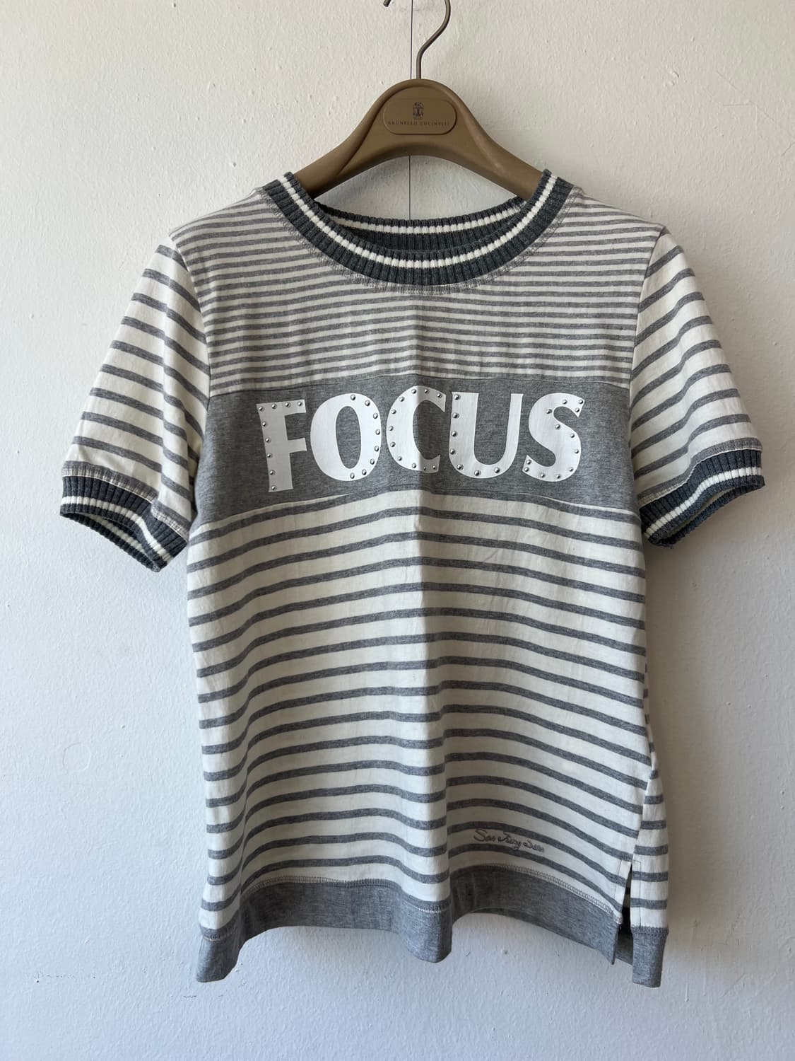 손정완 여성 그레이 스트라이프 니트립 반팔티셔츠 상품이미지2