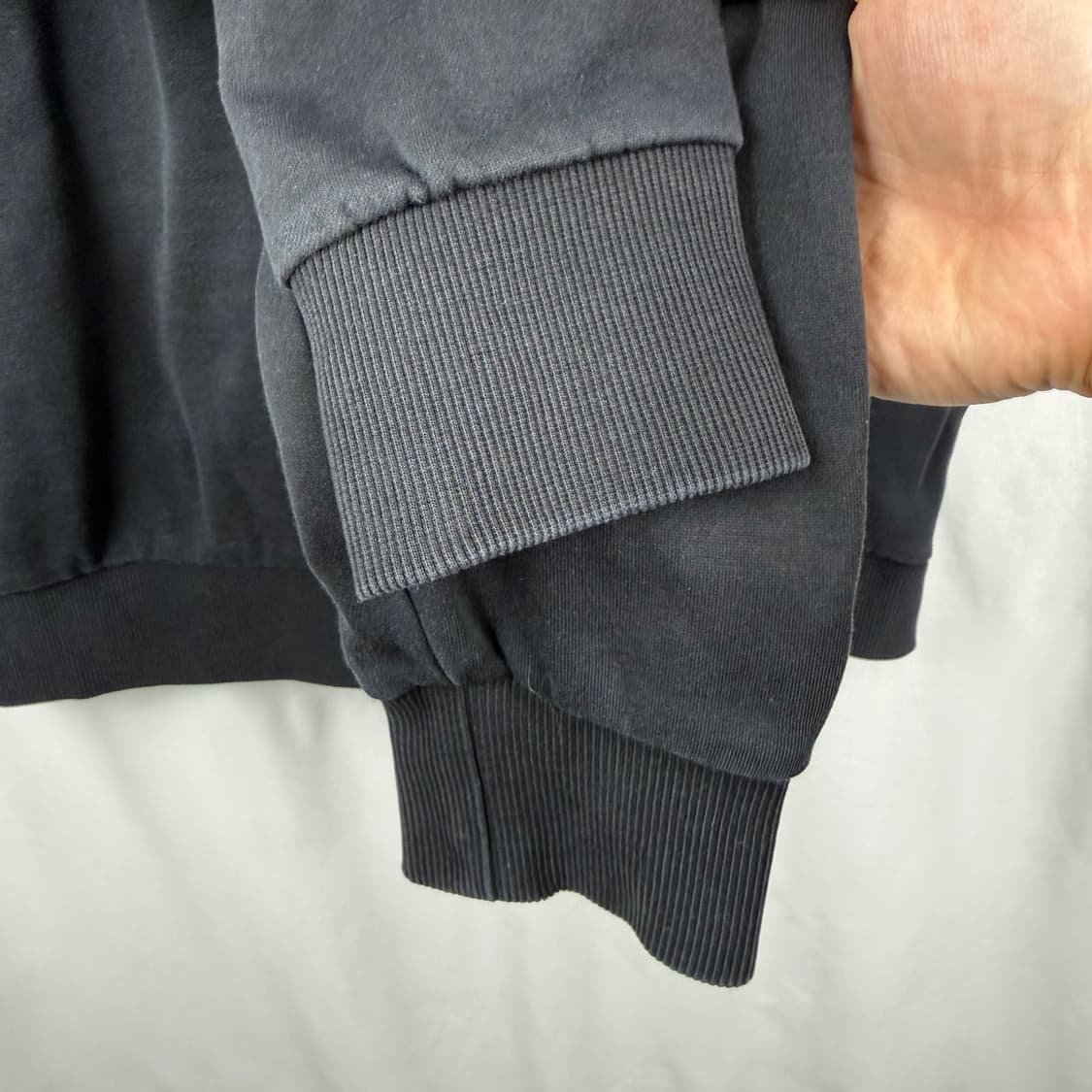 (M) 휠라 자수로고 맨투맨 블랙 상품이미지4