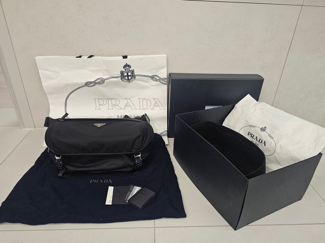 프라다 바이커백 라지 상품이미지1