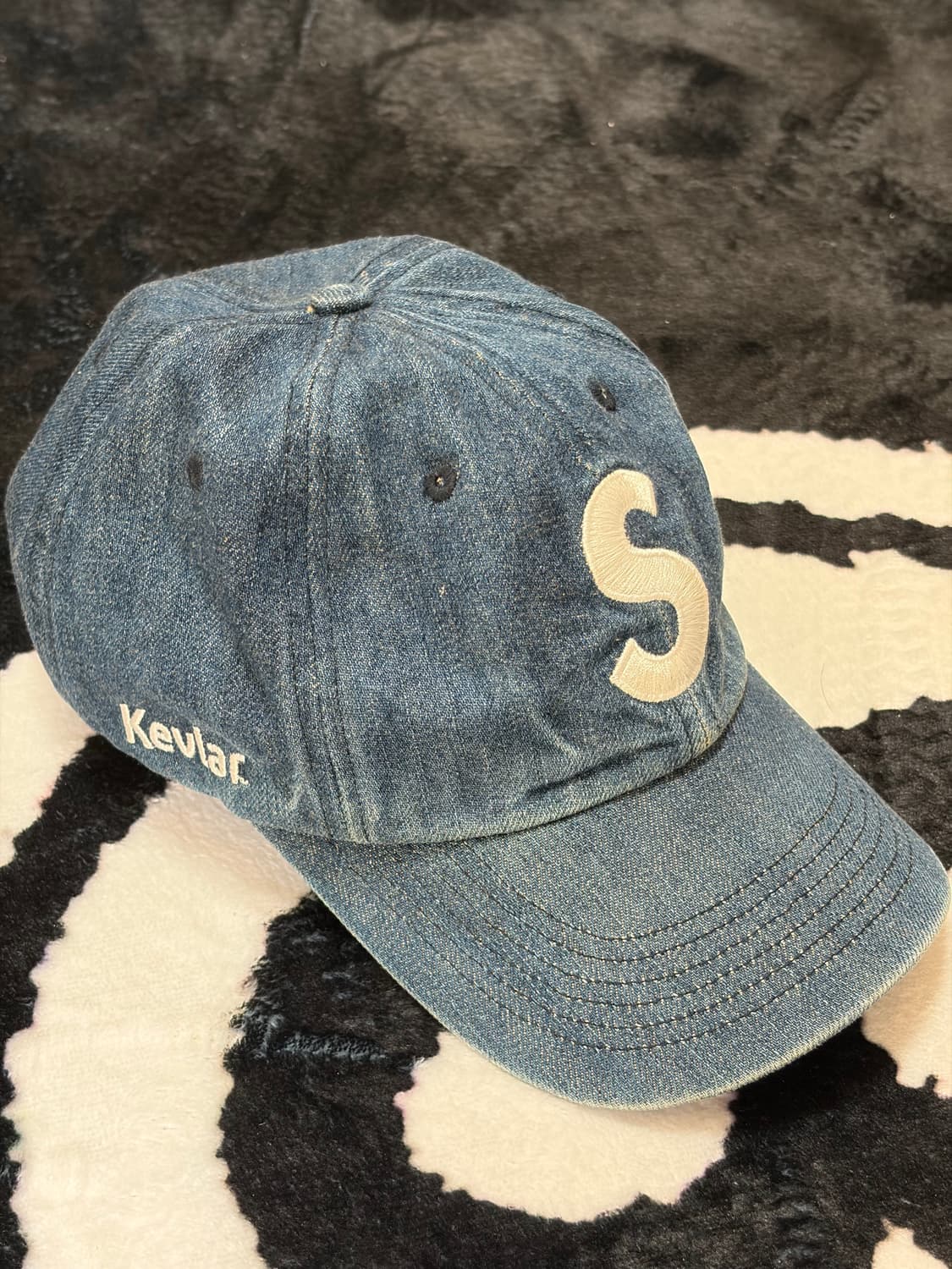 슈프림 kevlar s로고 볼캡 상품이미지1