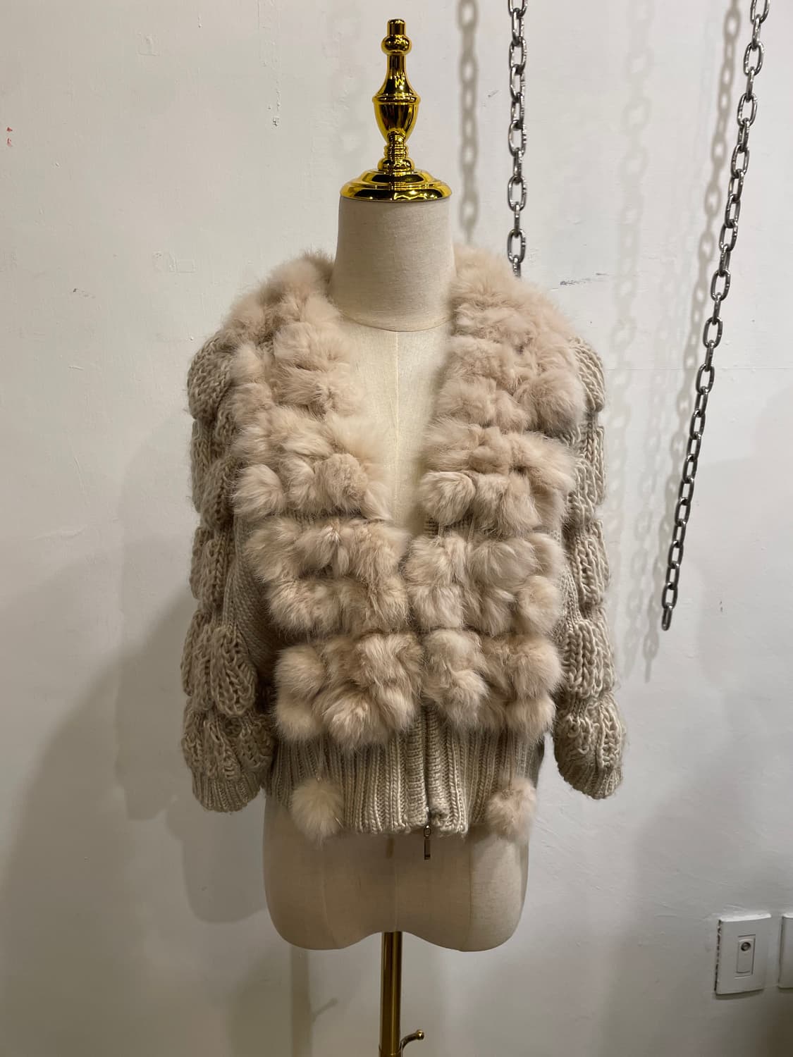 edge line 뜨개 니트 방울 베이지 케이프형 집업 모리 갸루 상품이미지5