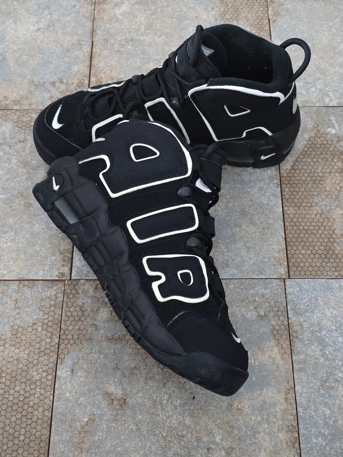 (240)나이키 에어 모어 업템포 검흰  상품이미지4