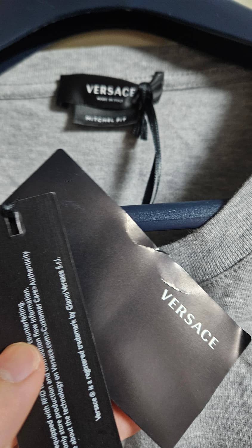 베르사체 반팔티셔츠 블랙 그레이 정품 신품 90만짜리 상품이미지2