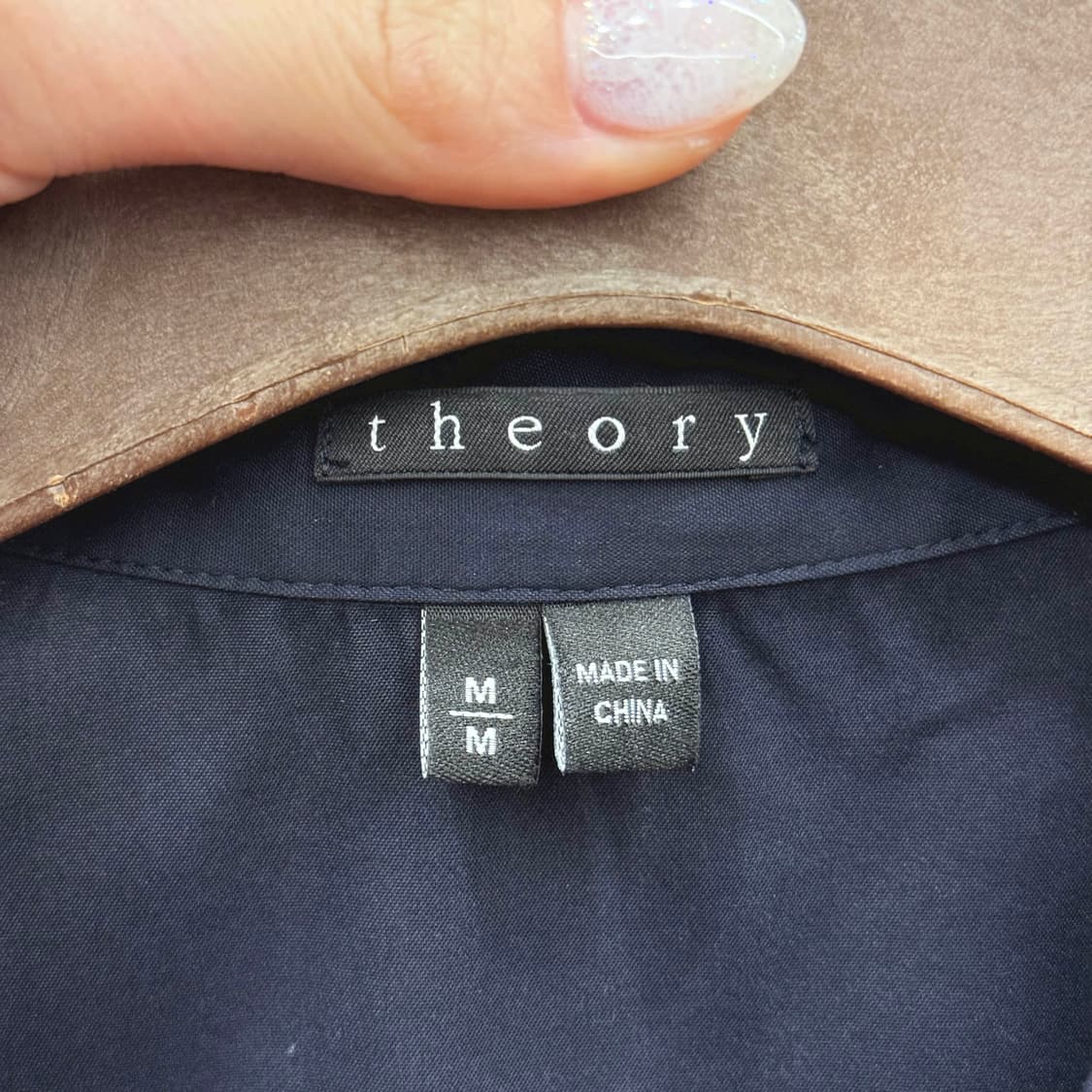 띠어리 배색 실크 믹스 셔츠 블라우스 히든 버튼 디테일 블랙 상품이미지7