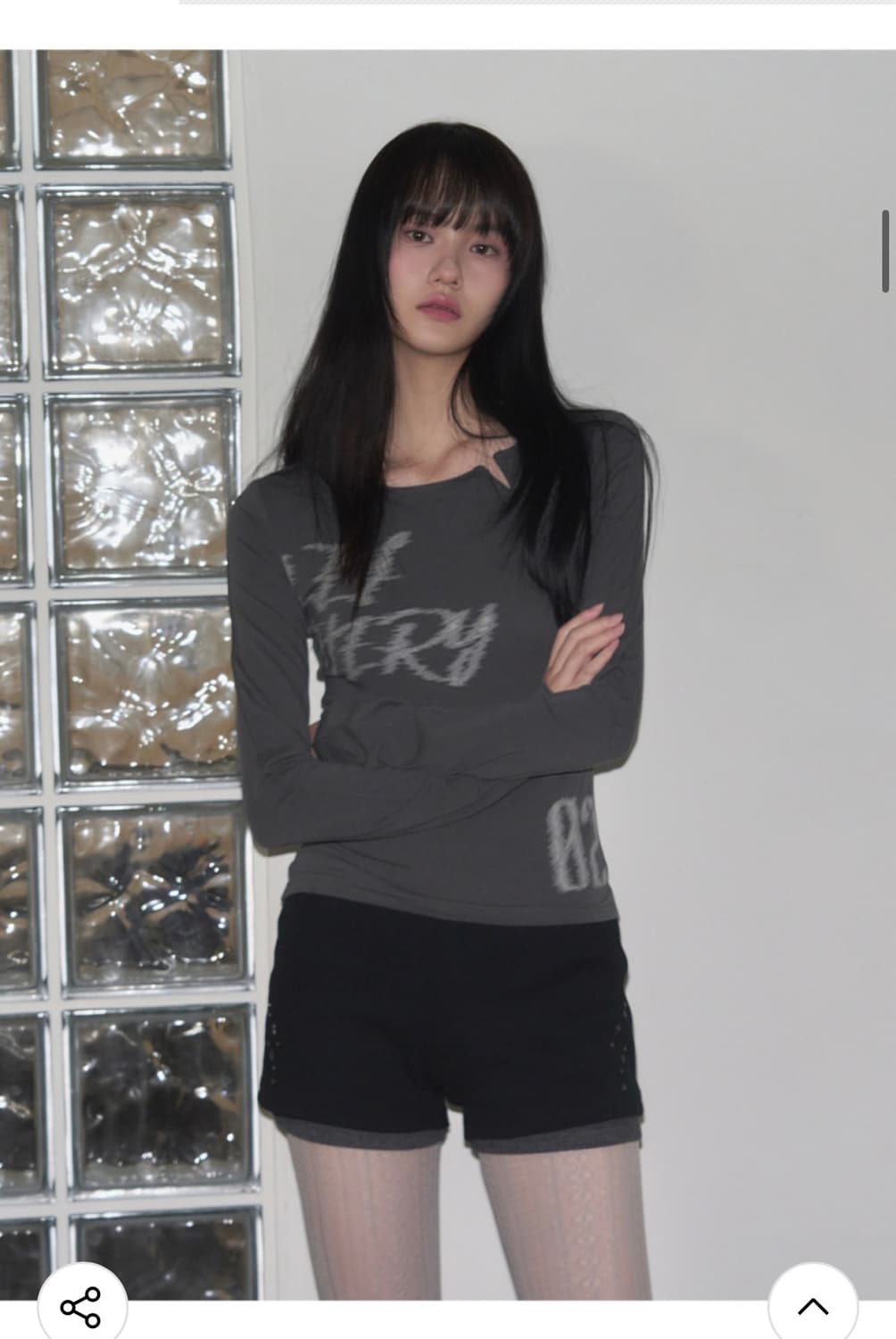 (FREE) 레더리 레터링 슬릿 롱슬리브 [CHARCOAL] 판매 상품이미지1