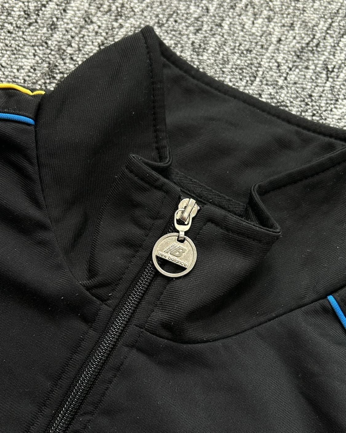 뉴발란스 블랙 사이드라인 트랙탑 져지  상품이미지7
