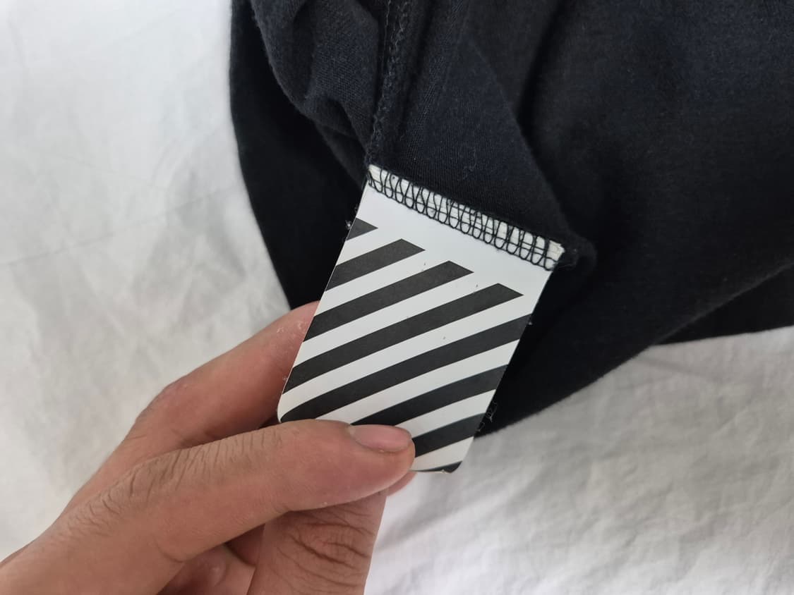 오프화이트 반팔 블랙 XS 상품이미지3