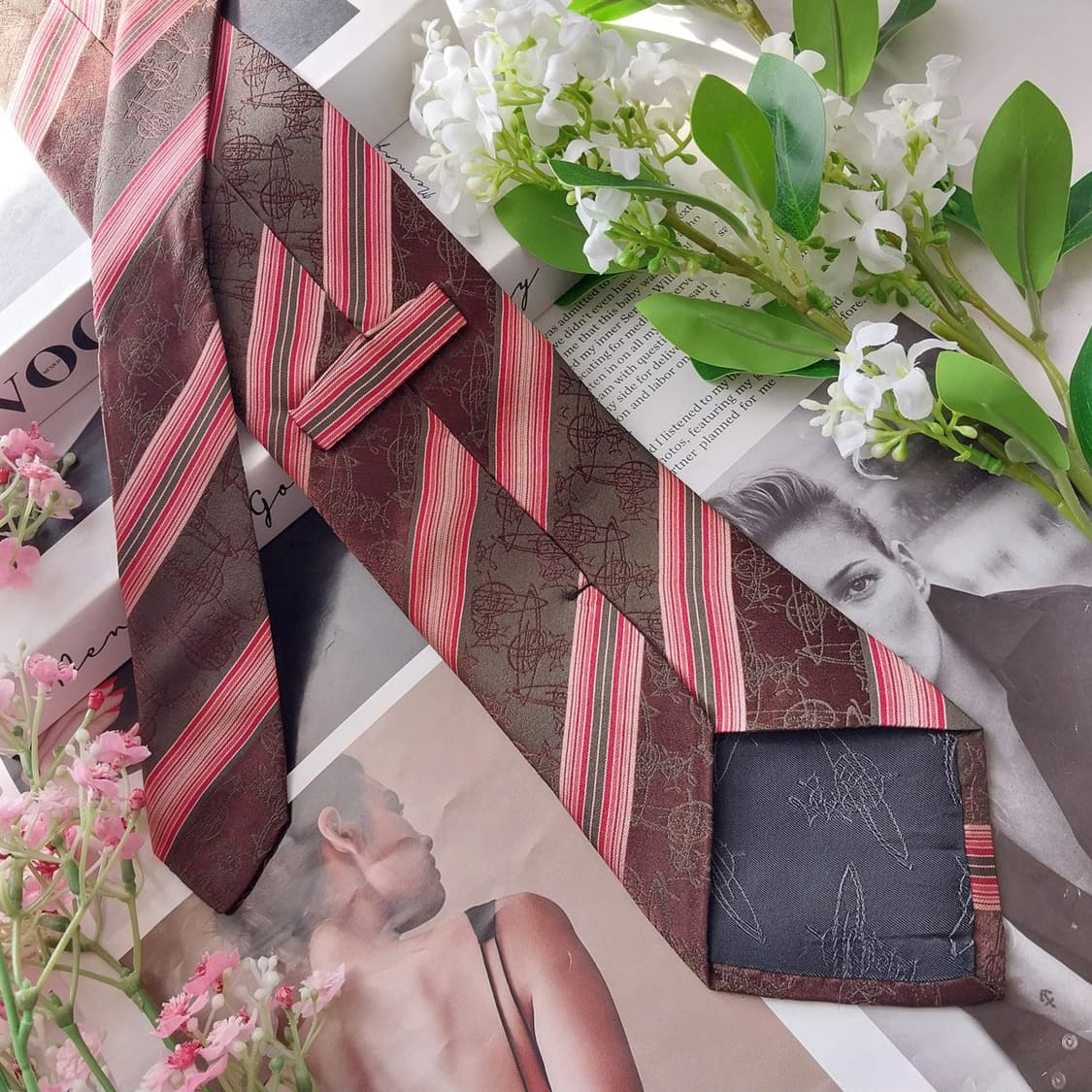 비비안웨스트우드 실크 자카드 로고 넥타이 8.9cm A+등급 K1863
 상품이미지4