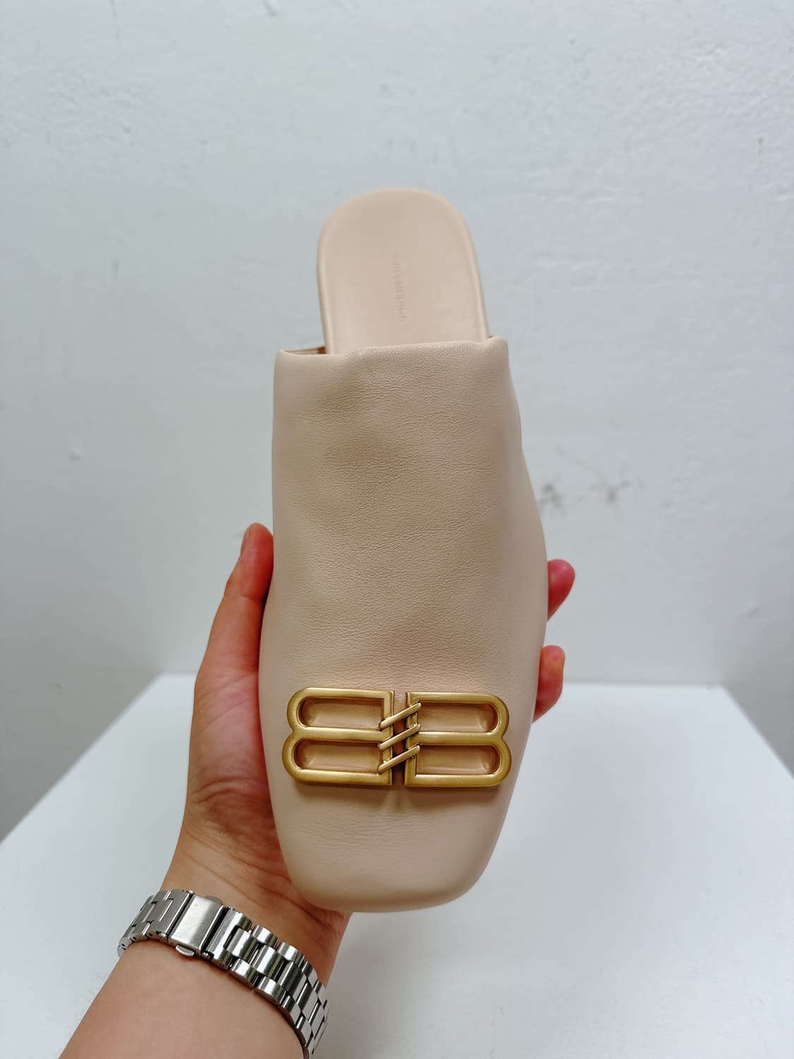 (정품/새상품) BALENCIAGA 발렌시아가 여성 샌드 코지 레더 뮬 상품이미지7