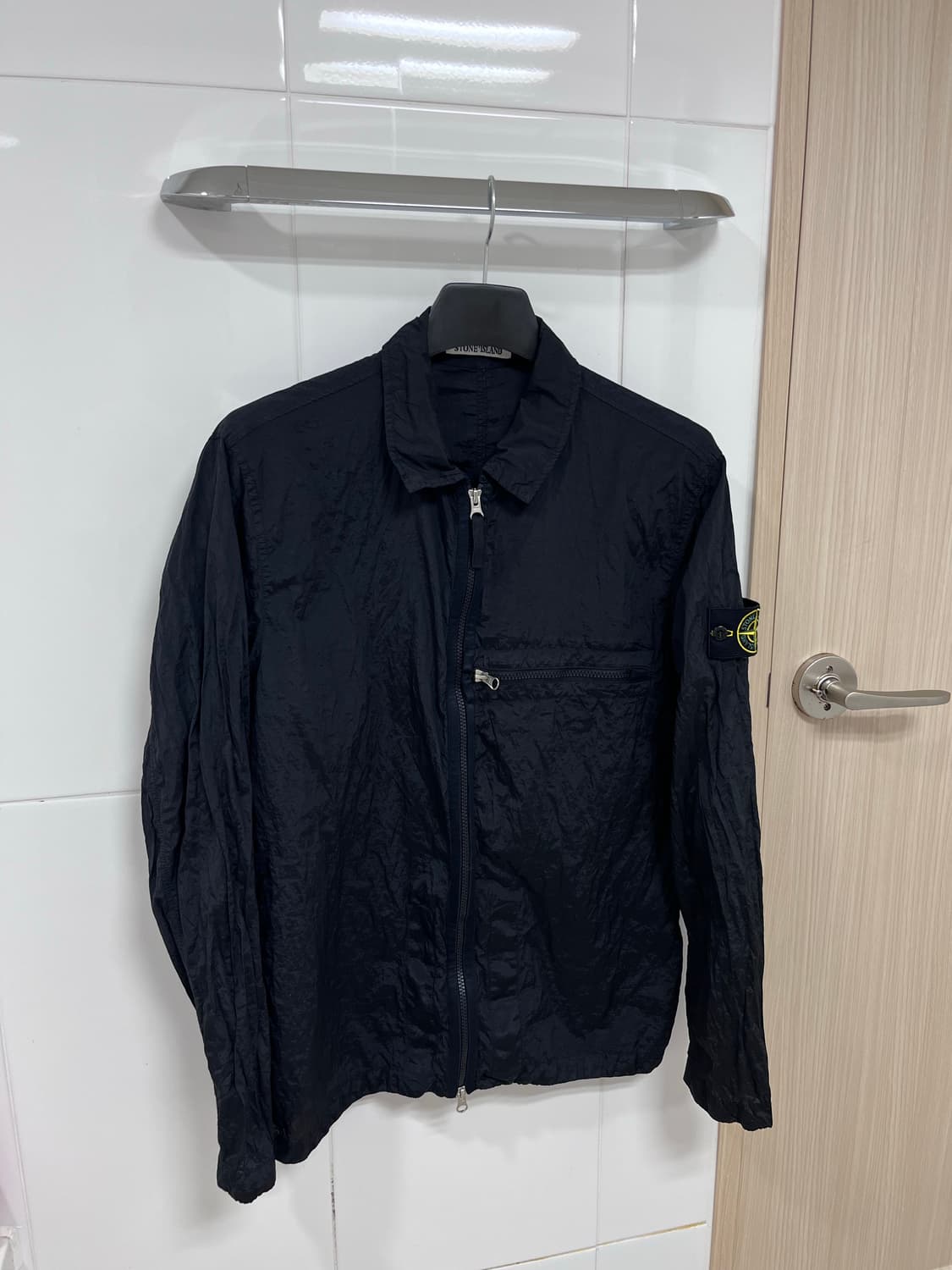 스톤 아일랜드 23ss 나일론 메탈 에코닐 재생 오버셔츠 블랙 상품이미지1