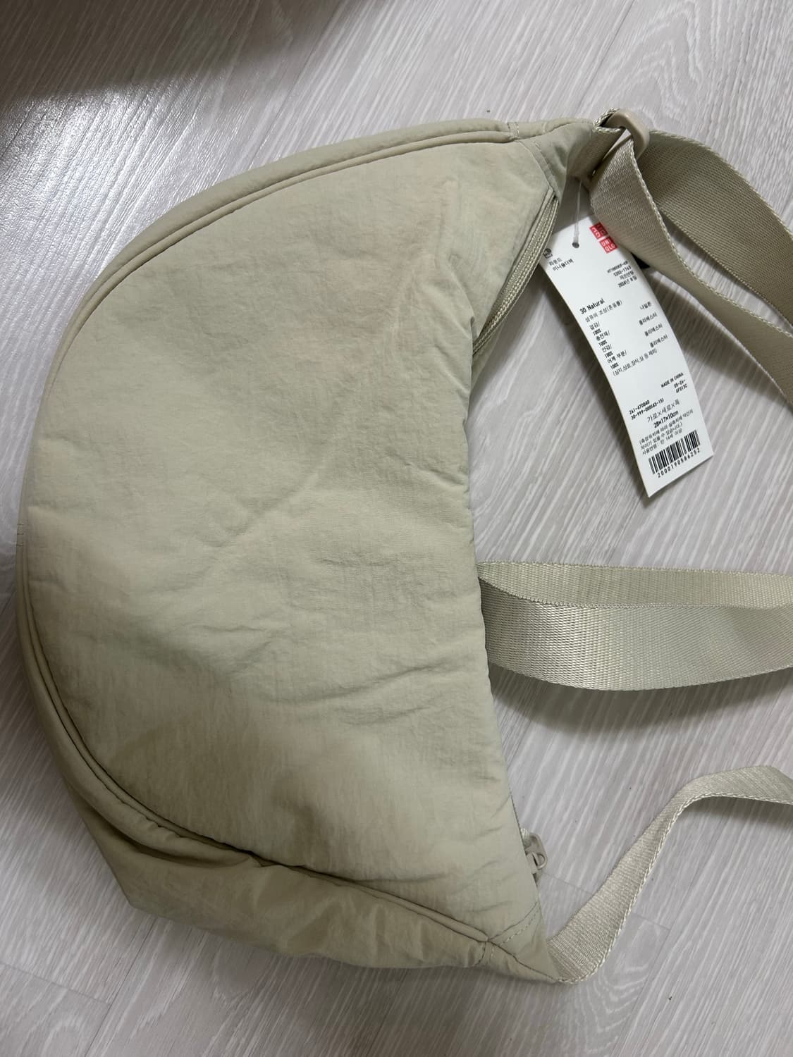 유니클로 라운드 미니 숄더백 내츄럴 상품이미지1