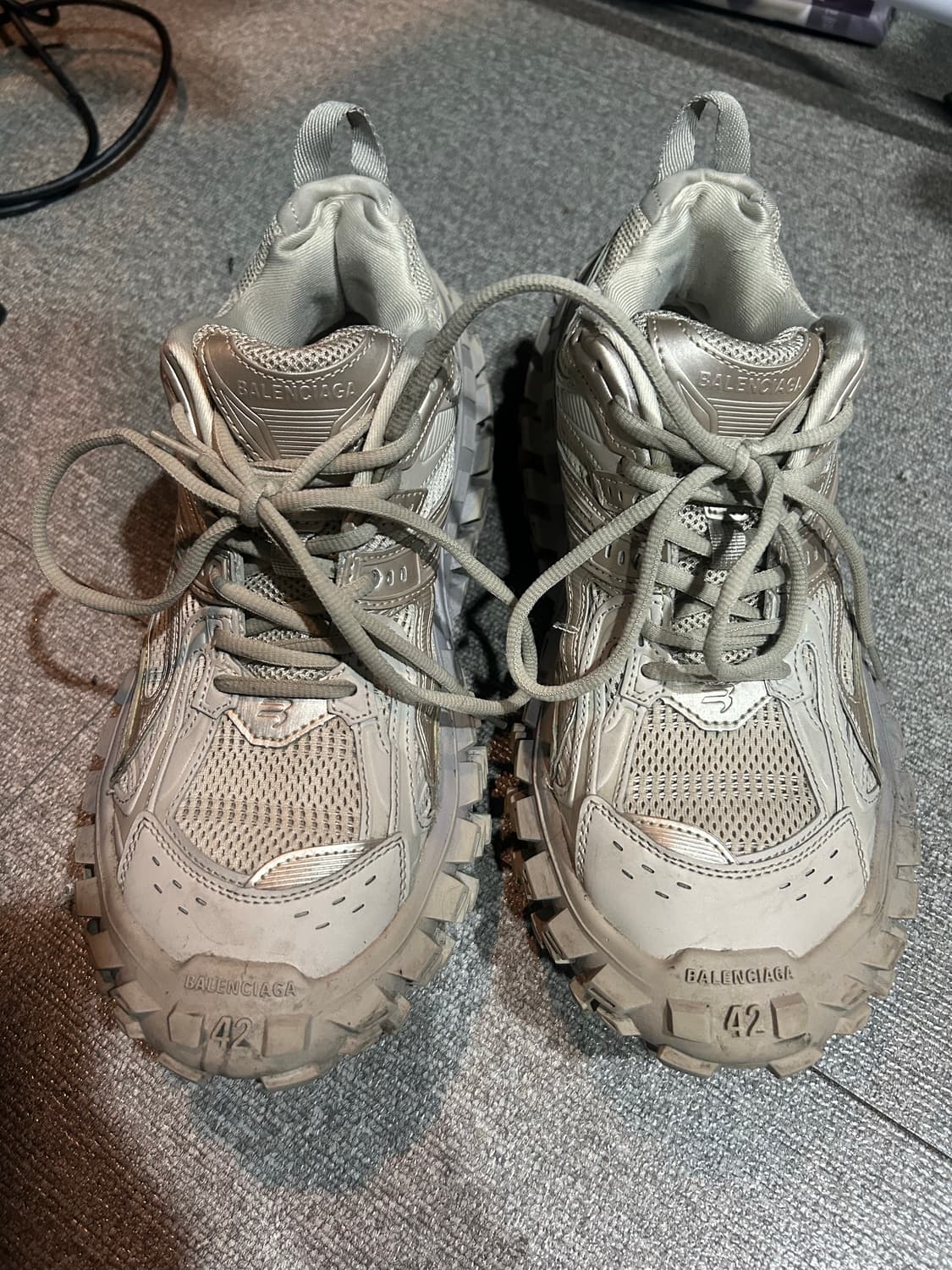 발렌시아가 디펜더 베이지 42사이즈  상품이미지1