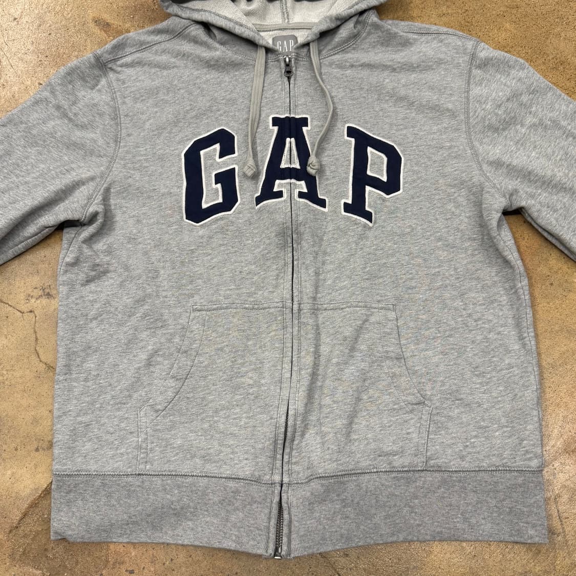 갭 그레이 로고 후드집업 상품이미지3